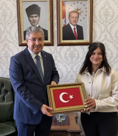 Eskişehir'de motokuryenin Türk bayrağı hassasiyeti