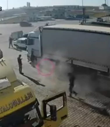 Tırın altında çalışırken patlama yaşandı!