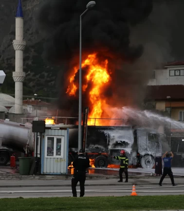 Denizli'de akaryakıt istasyonunda korkutan yangın!