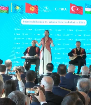 Türk dünyasının ezgilerini seslendiriyor