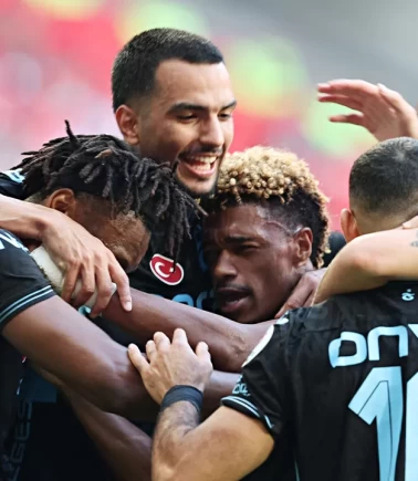 Trabzonspor'dan Karadeniz Derbisi'nde 3 gollü zafer