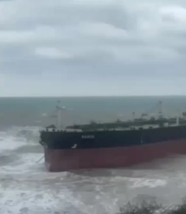 Karaya oturan 238 metrelik dev tankerden haber var