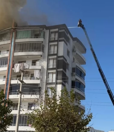 Diyarbakır'da 8 katlı binada yangın paniği: 7 kişi son anda kurtarıldı