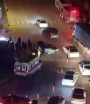 Sincan'da kavşakta bekleyen araca otomobil çarptı