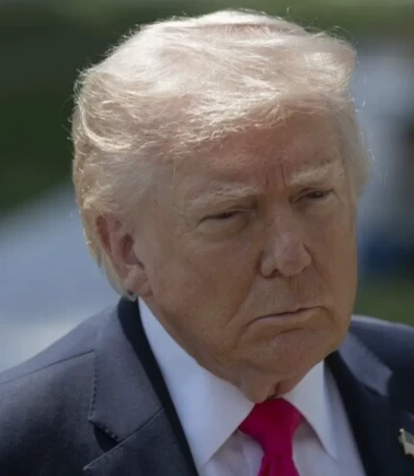 Trump’tan Fransa’daki olaylara ilişkin çarpıcı iddia