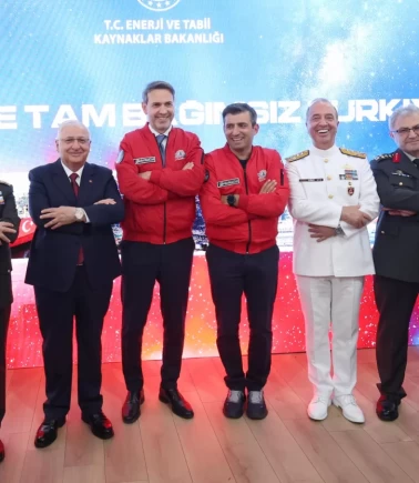 Bakan Güler, TEKNOFEST Güneydoğu'da stantları ziyaret etti