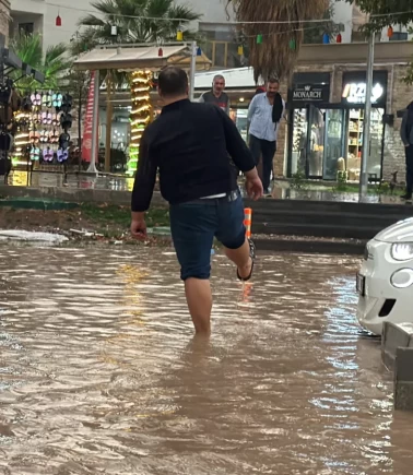 Şiddetli yağış Adıyaman'ı vurdu
