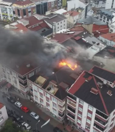 Arnavutköy'de 5 katlı binada yangın!