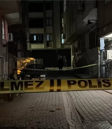 Zeytinburnu’nda kavganın kurşunu eve girdi