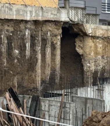 Samsun'da 5 katlı binada toprak kayması paniği