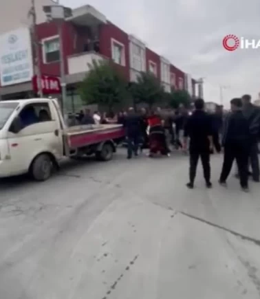 Avcılar'da tekme, yumruk ve sopalar havada uçuştu