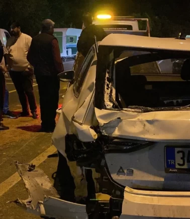 6 park halindeki araç hasar gördü