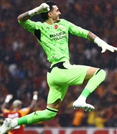 Galatasaray-Fenerbahçe derbisinde gözler kalecilerde