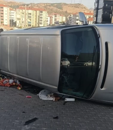 Eskişehir’de otomobille çarpışan minibüs yan yattı: 5 kişi yaralandı