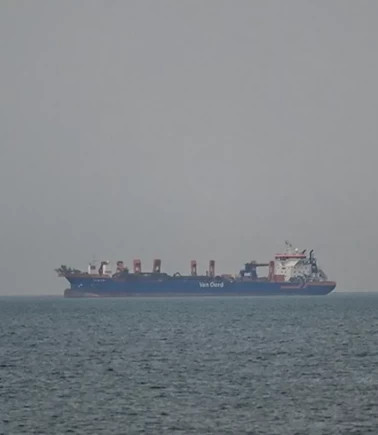 Hürmüz Boğazı'nda süper tanker mayına çarptı