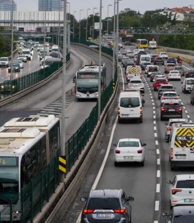 İstanbul trafiğinde akşam çilesi
