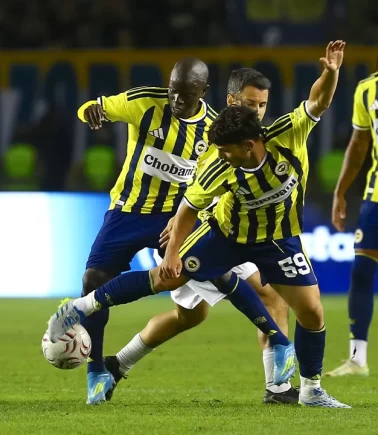 Fenerbahçe'den Azerbaycan'da 2-0'lık galibiyet