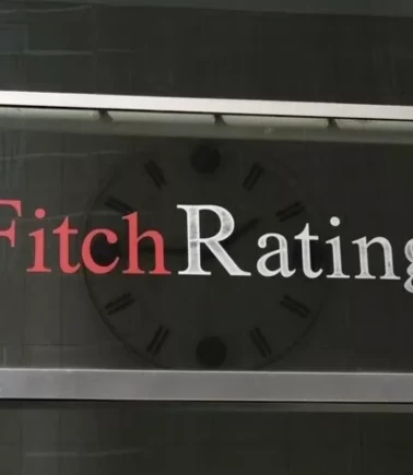 Fitch'ten Fransa kararı: Kredi notu görünümü negatife çekildi