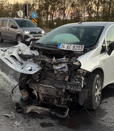 Tekirdağ'da 2 otomobil kafa kafaya çarpıştı