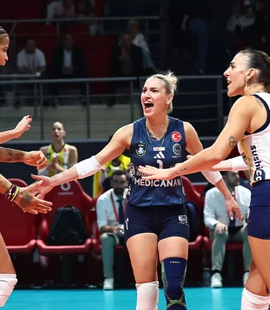 Fenerbahçe'den filedeki derbide müthiş geri dönüş