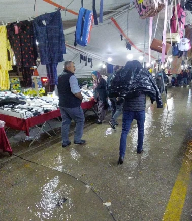 Bolu'da aniden bastıran sağanak hayatı felç etti