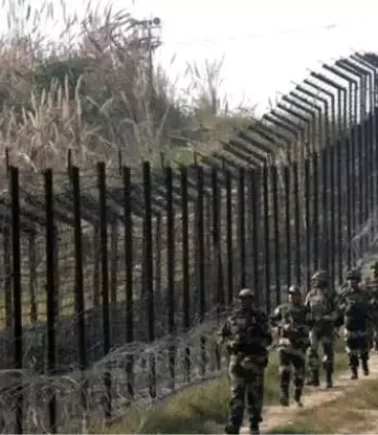Pakistan-Hindistan sınırında 2 kişi öldü!