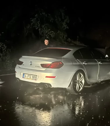 Zonguldak'ta yağış sonrası yamaçtan kayalar koptu!