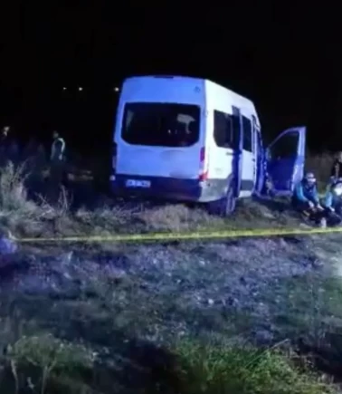 Kayseri'de işçi servisleri kepçeye çarptı
