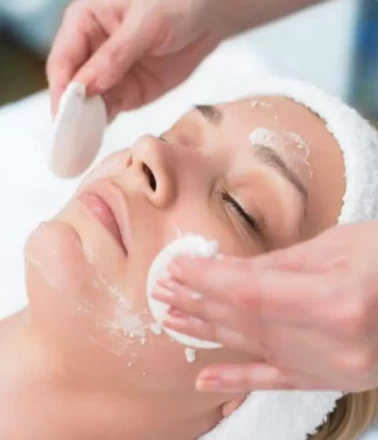 Yağlı ciltler için evde hazırlanabilen doğal peeling tarifleri