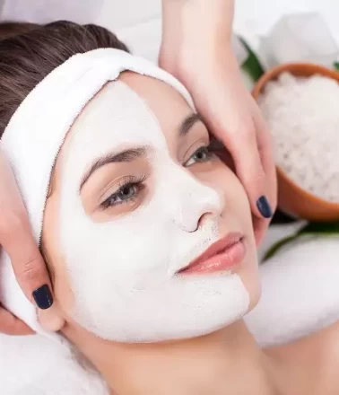 Kaçınmanız gereken 8 riskli güzellik uygulaması