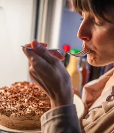 Yemekten sonra sadece 15 dakika! Yağlanmayı durduran o basit yöntem ortaya çıktı