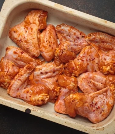 Soya soslu ve ballı egzotik tavuk marinesi