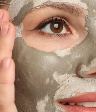 Gözenek sıkılaştırıcı kil ve elma sirkesi maskesi