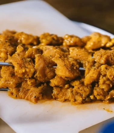 Salçalı ve yoğurtlu tavuk marinesi