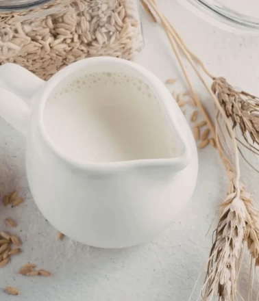 Yatıştırıcı ve besleyici yulaf-süt maskesi