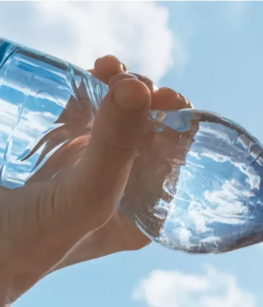 Çok su içmek zararlı mı? Vücudun verdiği işaretlere dikkat