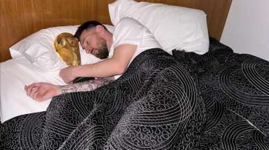 Lionel Messi Dünya Kupası'yla uyudu