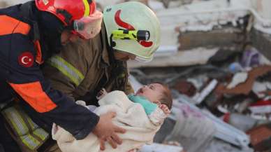Depremden 29 saat sonra enkazdan sağ çıkarıldı, tüm Türkiye’ye umut oldu