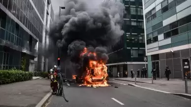 Fransa yangın yeri: Halk OHAL istiyor