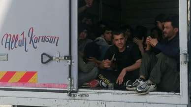 Kamyonet kasasında 50 kaçak göçmen yakalandı