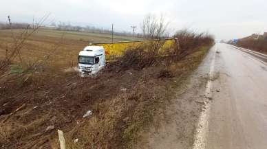 Amasya’da tır devrildi: 1 yaralı