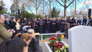 Almanya'daki ırkçı terör saldırısının kurbanları Hanau Mezarlığı'nda anıldı