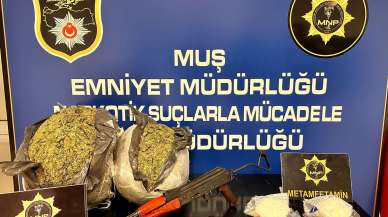 Muş'ta durdurulan 2 araçta uyuşturucu ve silah ele geçirildi
