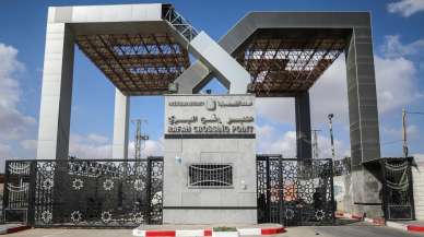 İsrail, Refah Sınır Kapısının Filistin tarafındaki yardım depolarına saldırdı