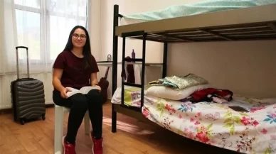 CHP’li başkan üniversite öğrencisi kızları kapı dışarı etti!