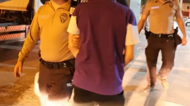 Aksaray’da bir ilginç gözaltı: Geri geri adımlayarak götürüldü