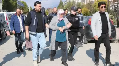 İki kadın komşularını 3 bilezik için öldürdü