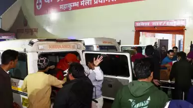 Uttar Pradesh'te Hindu festivalindeki izdiham: Ölü sayısı 30'a yükseldi!