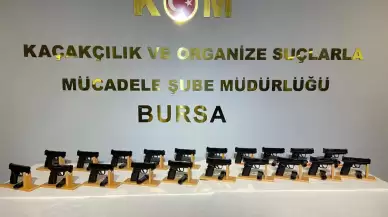 Bursa'da şüpheli araçta yapılan arama sonucunda 20 adet ruhsatsız tabanca bulundu