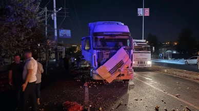 Batman’da tır, park halindeki tıra çarptı: 1 ölü, 1 yaralı